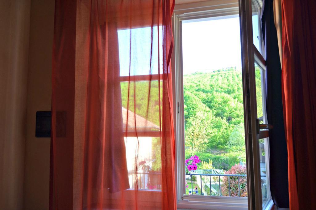 Cascina Il Convivio Vendégház Diano dʼAlba Szoba fotó