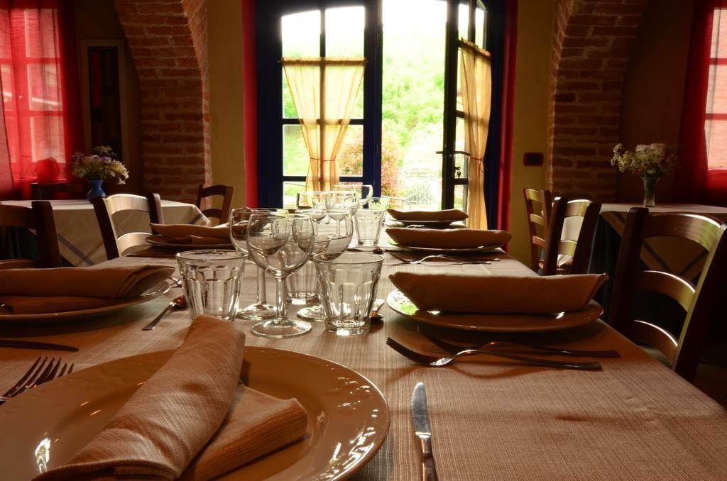 Cascina Il Convivio Vendégház Diano dʼAlba Kültér fotó