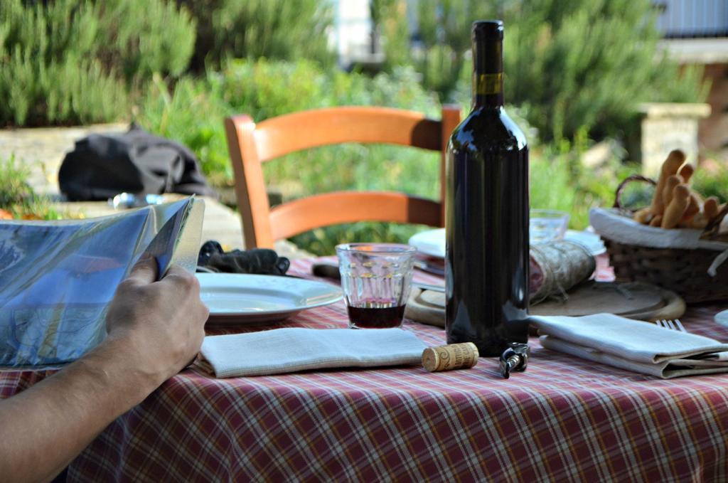 Cascina Il Convivio Vendégház Diano dʼAlba Kültér fotó